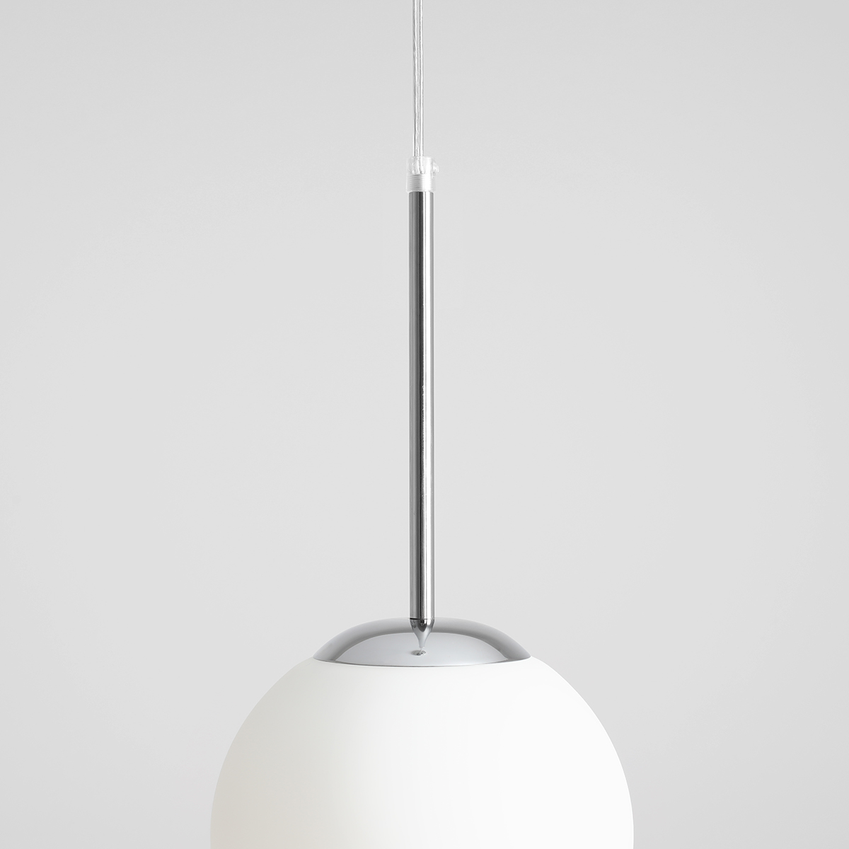 Bosso Ø20 Chrome suspension De Artera - La lampe émet une lumière douce et agréable et est donc idéale pour être placée au-dessus de la table à manger, dans le couloir ou le salon.