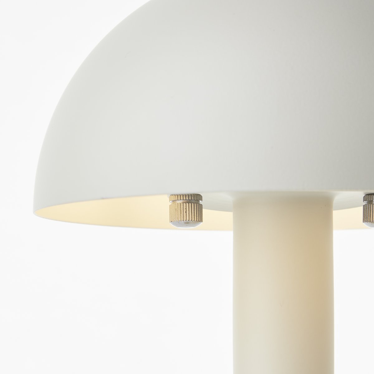 Petite 27cm Beige lampe de table De Brilliant - Il est recommand&eacute; de le placer &agrave; la fen&ecirc;tre, sur le bureau ou dans la chambre comme lampe de chevet.