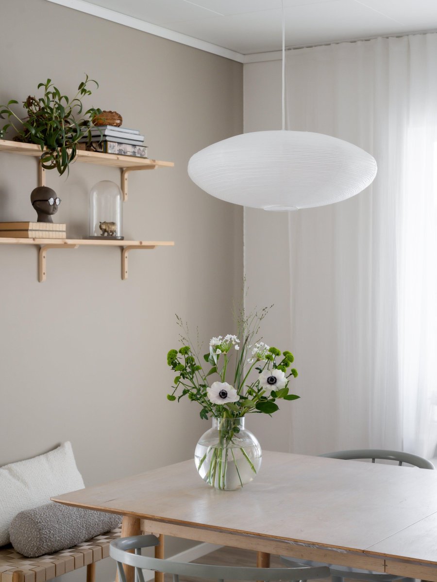 Yuni Abat-Jour Excl. Suspension Ø58 Blanc suspension De PR Home - Yuni a la forme d'une ellipse d'un diam&egrave;tre de 58 cm et d'une hauteur de 23 cm.