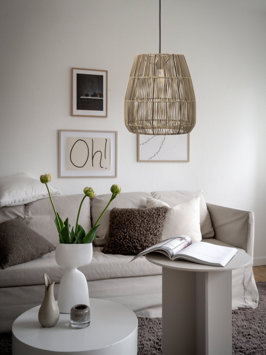 Saigon Ø38 Gris suspension De PR Home - Le plafonnier est vendu avec un support de plafond noir pour une utilisation en intérieur.