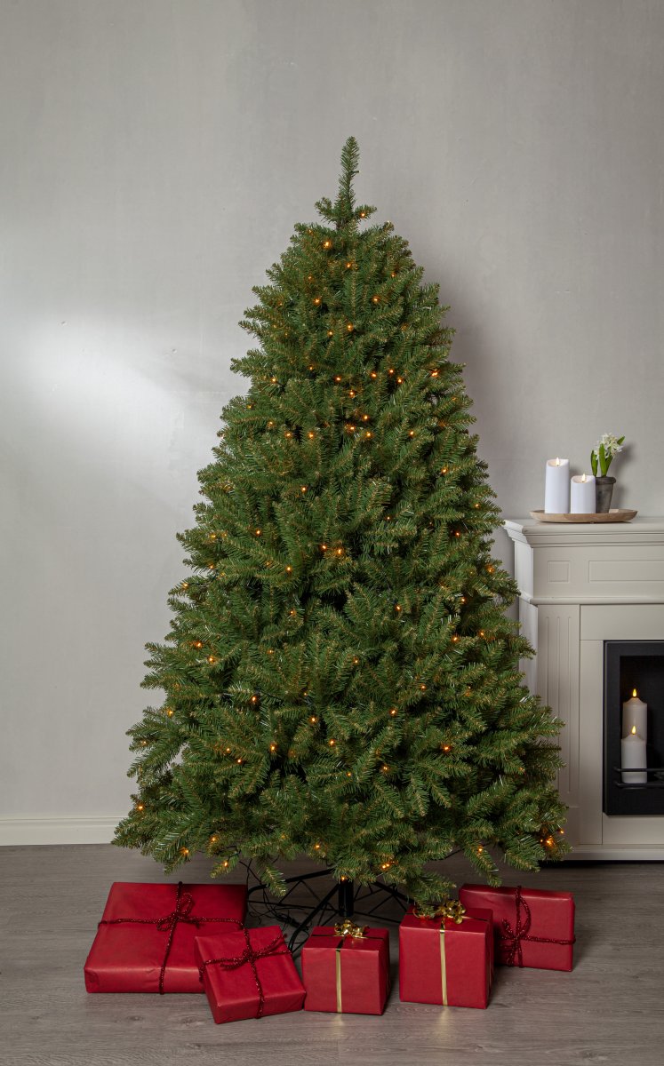 Narvik 210cm Vert De Star Trading - Les branches de ce sapin de No&euml;l sont solidement fix&eacute;es au tronc &agrave; l'aide de charni&egrave;res et peuvent &ecirc;tre rabattues une fois le sapin assembl&eacute;.