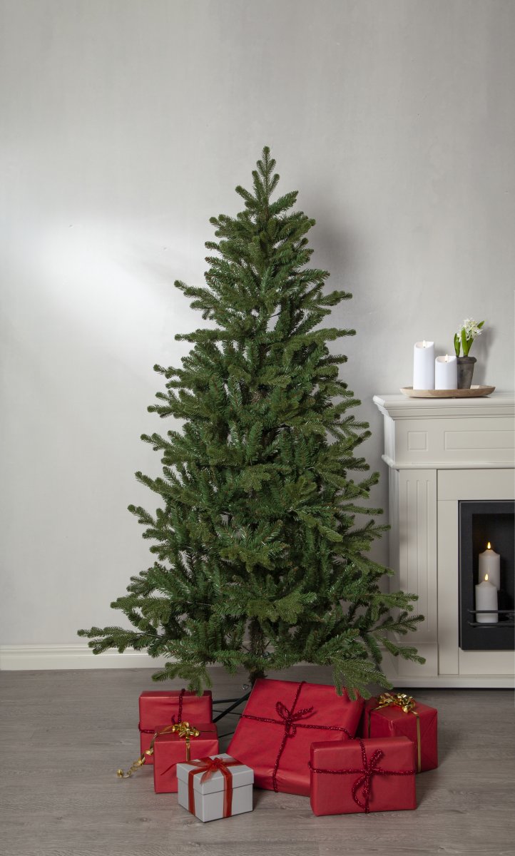 Hedvik 180cm Vert De Star Trading - Le sapin de Noël Hedvik mesure 180 cm de haut et environ 110 cm de large.