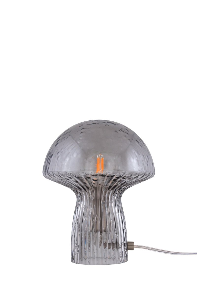Fungo 20cm Couleur fumée lampe de table De Globen Lighting - Chaque lampe est souffl&eacute;e bouche et unique, ce qui entra&icirc;ne des variations de couleur, d'&eacute;paisseur du verre et de nombre de bulles.