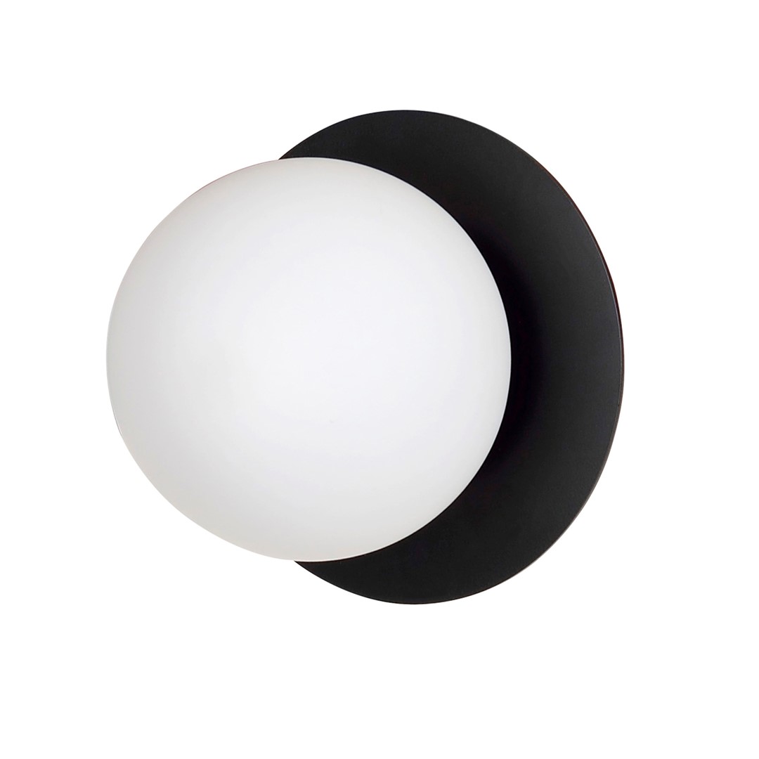 Minerva Ø15 Noir applique murale De Emibig Lighting - L'applique murale Minerva est un d&eacute;tail d'int&eacute;rieur polyvalent et d&eacute;coratif.