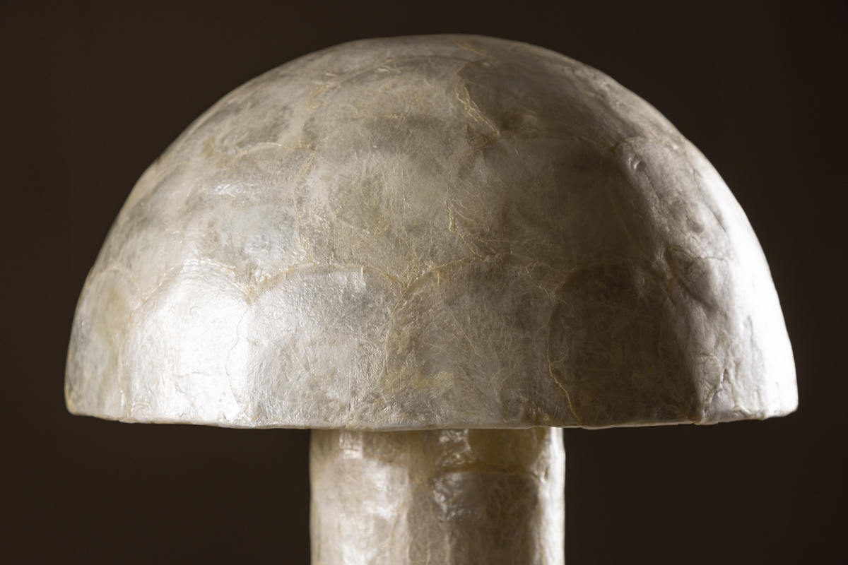 Lindön 48cm Beige lampe de table De Venture Design - Ajoutez une atmosph&egrave;re luxueuse &agrave; votre maison avec cette lampe &eacute;l&eacute;gante et styl&eacute;e qui &eacute;gayera votre vie.