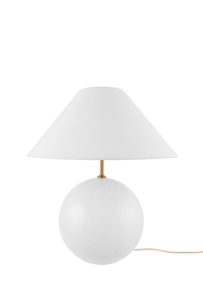 Iris 40cm Blanc lampe de table De Globen Lighting - Iris est une magnifique lampe de table en verre color&eacute; avec bulles d'air souffl&eacute;es, accompagn&eacute;e d'un abat-jour en coton assorti, dont la partie sup&eacute;rieure est s&egrave;che et assortie au pied.
