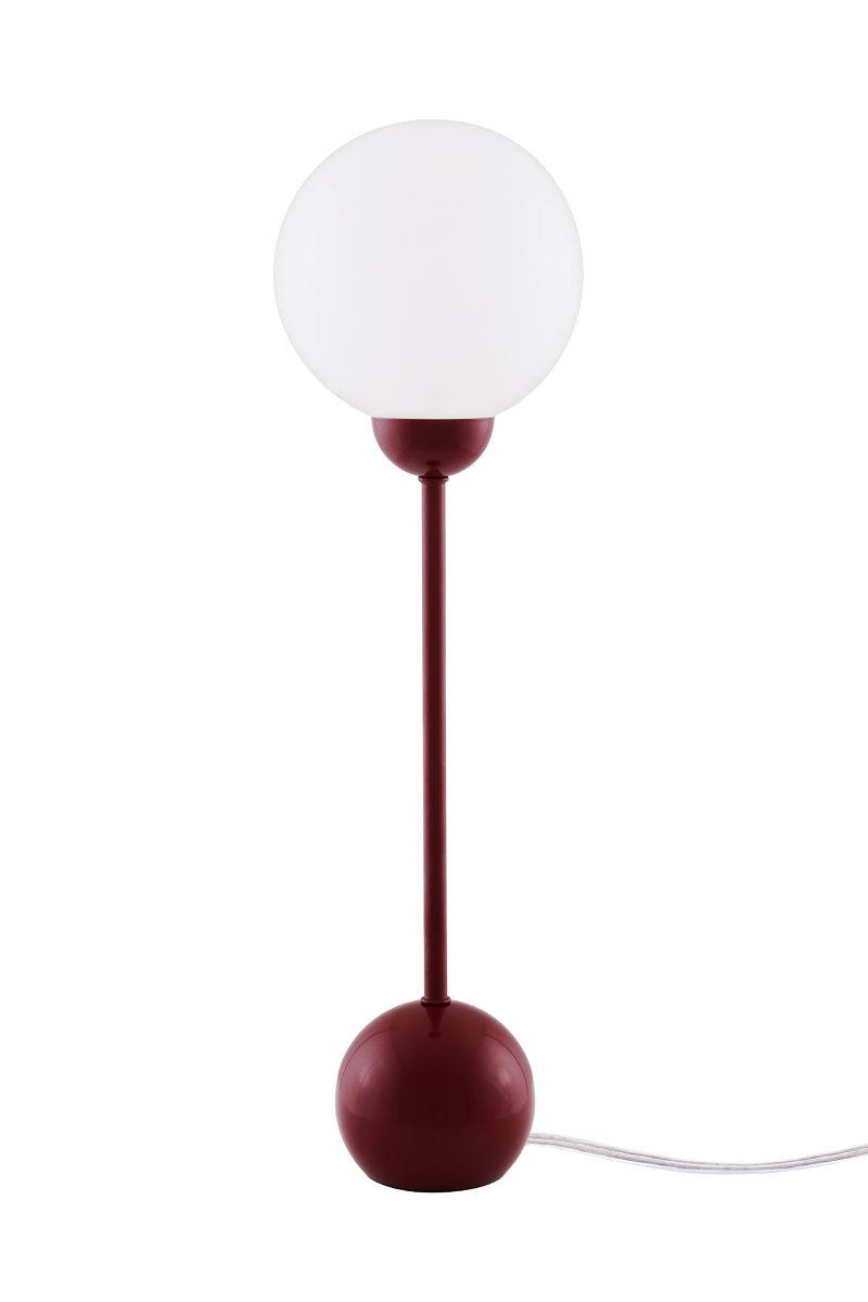Ripley 52cm Bourgogne lampe de table De Globen Lighting - La lampe est fournie avec un câble transparent de 2 mètres, un interrupteur et une prise.