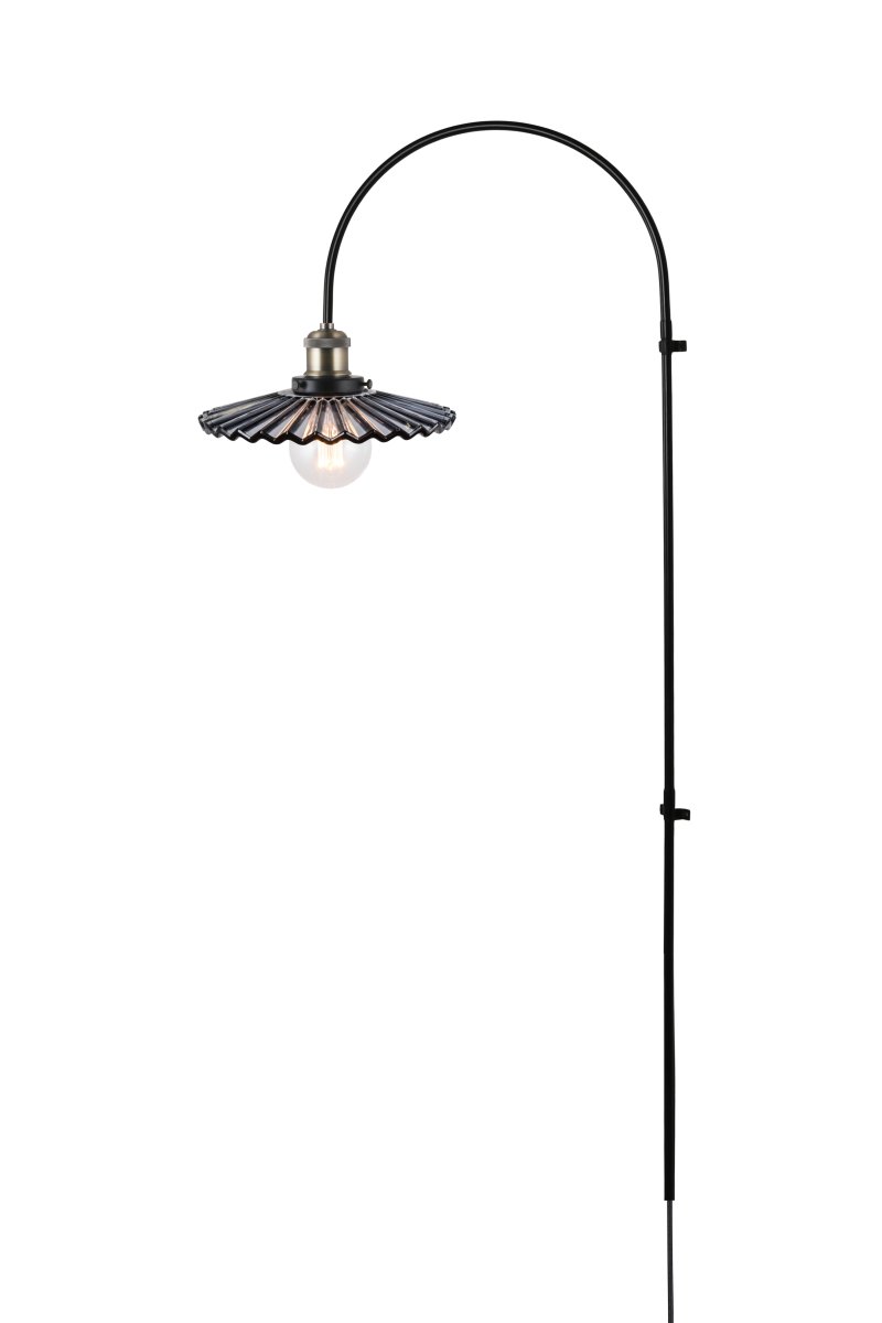 Cobbler 60cm Fumée/noir applique murale De Globen Lighting - Le diam&egrave;tre de l'abat-jour est de 25 cm et la profondeur totale de la lampe par rapport au mur est de 38 cm.