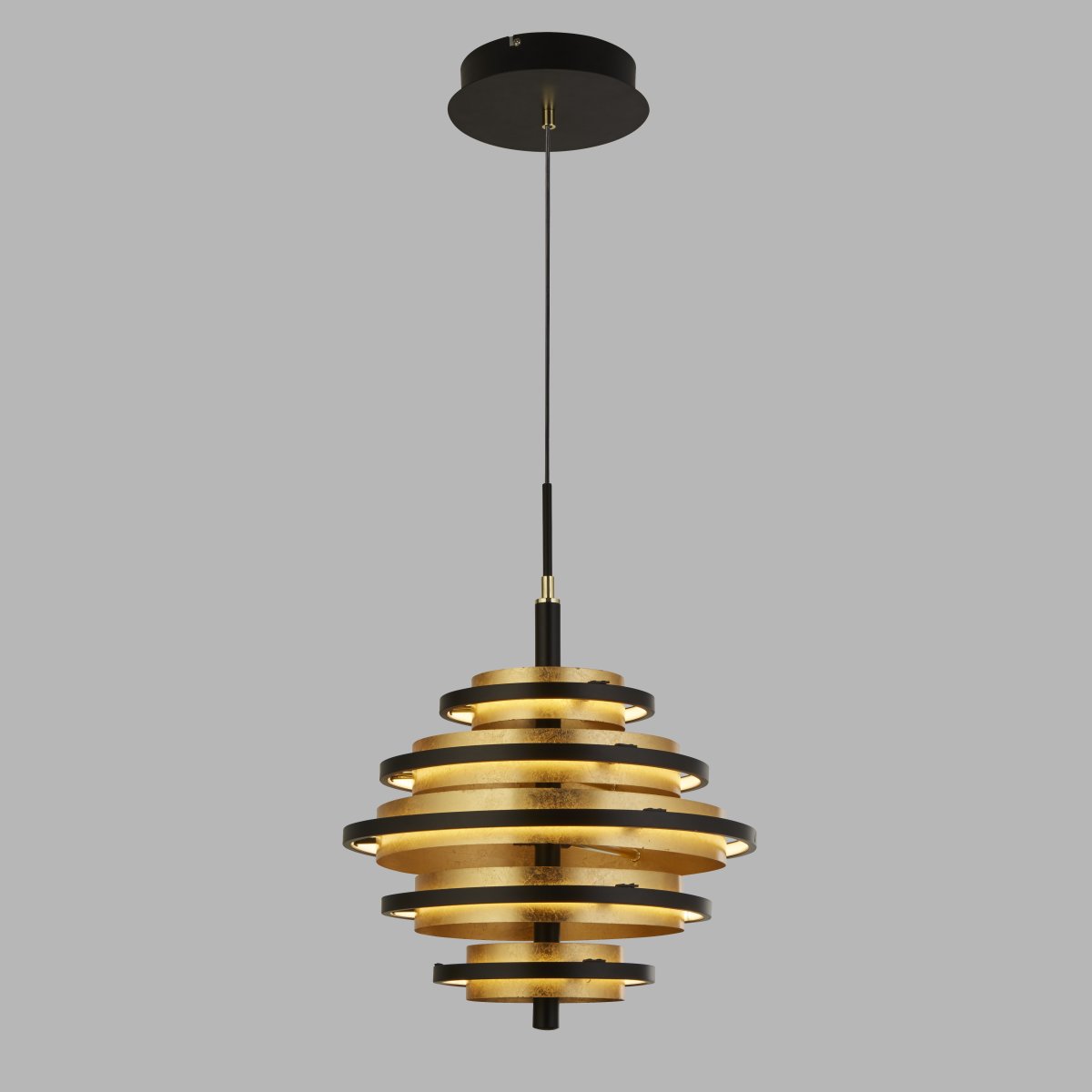 Hive Ø40 Noir mat suspension De Searchlight - La lampe est dotée de LED intégrées qui consomment jusqu'à 75 % d'énergie en moins et durent jusqu'à 20 fois plus longtemps que les ampoules à incandescence classiques.