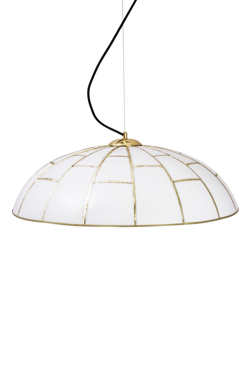 Ombrello Ø60 Blanc suspension De Globen Lighting - La lampe est fabriqu&eacute;e &agrave; la main selon la technique Tiffany &agrave; partir de verre blanc et de m&eacute;tal couleur laiton.