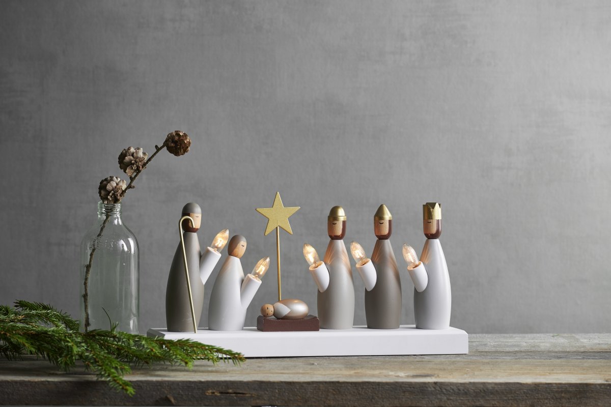 Nativity Candelabra Polyvalent De Star Trading - Livr&eacute; avec un c&acirc;ble blanc de 1,8 m, un interrupteur d'alimentation et une prise.