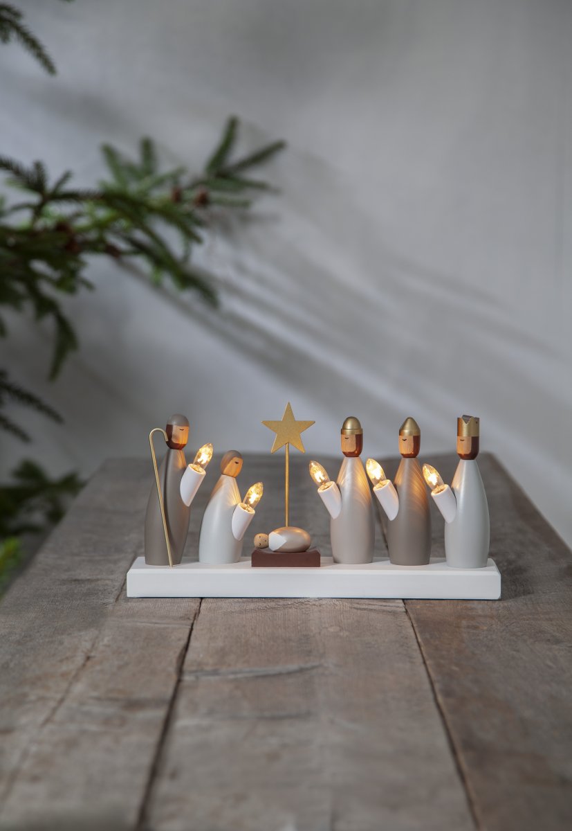 Nativity Candelabra Polyvalent De Star Trading - Livr&eacute; avec un c&acirc;ble blanc de 1,8 m, un interrupteur d'alimentation et une prise.