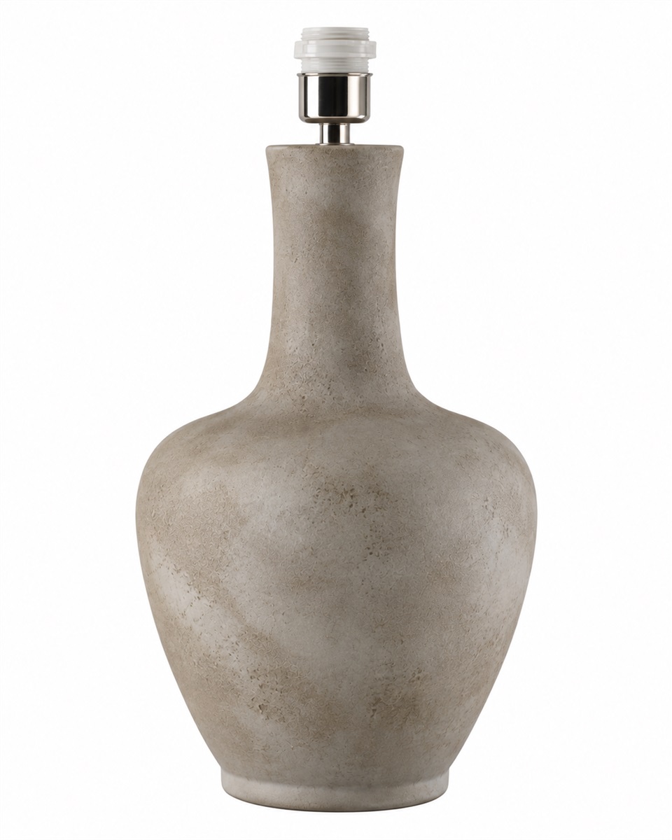 Dilbar 54cm Sand pied de lampe De Hallbergs - Dilbar lampfot &auml;r tillverkad i keramik och har en mjuk sandgr&aring; f&auml;rg som ger ett varmt och stilrent uttryck.