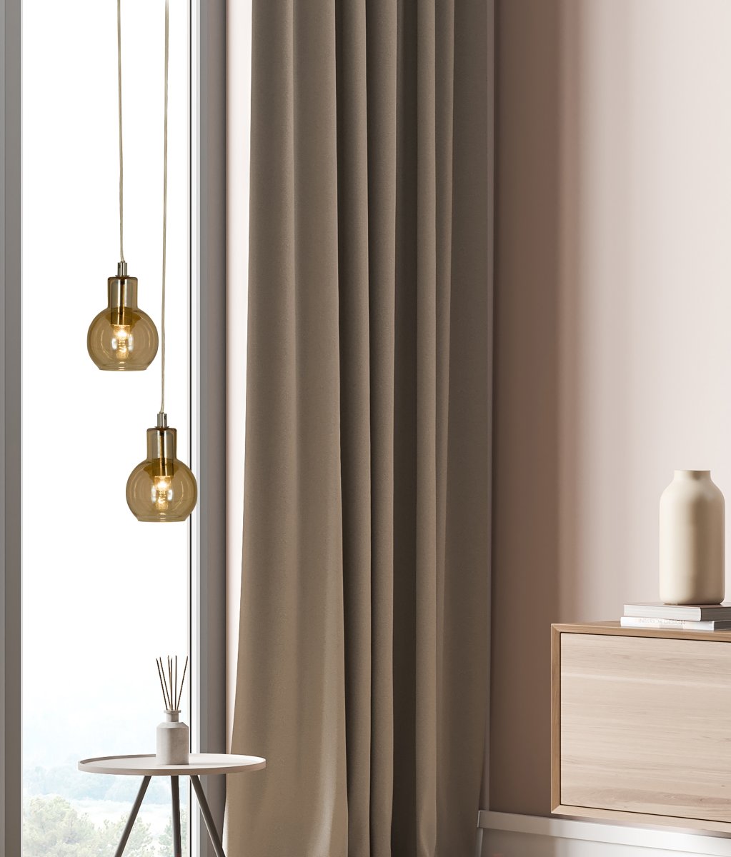 Leah Ø10 Ambre lampe de fenêtre De Aneta Lighting - L'applique est fournie avec un câble de 4 mètres, un interrupteur et une prise.