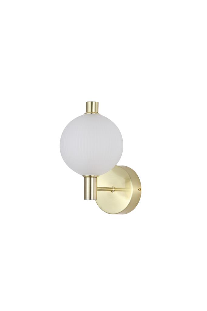 Luminique 15cm Laiton applique murale De Searchlight - Le verre d&eacute;poli, int&eacute;grant un &eacute;clairage LED, diffuse une lumi&egrave;re blanche et vive, douce et homog&egrave;ne, cr&eacute;ant une ambiance chaleureuse.