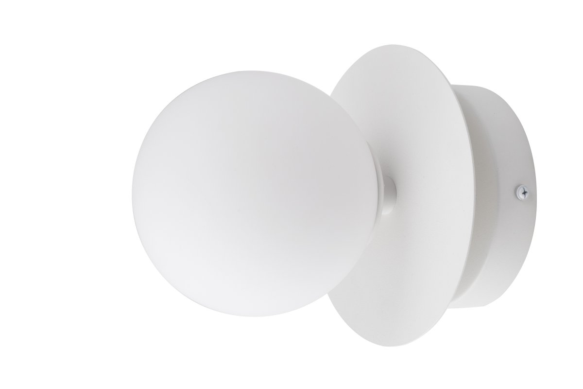 Art Deco Ø24 Blanc lampe de salle de bain De Globen Lighting - Ce luminaire en m&eacute;tal est dot&eacute; d'un abat-jour en verre blanc mat qui diffuse une lumi&egrave;re agr&eacute;able dans la pi&egrave;ce.