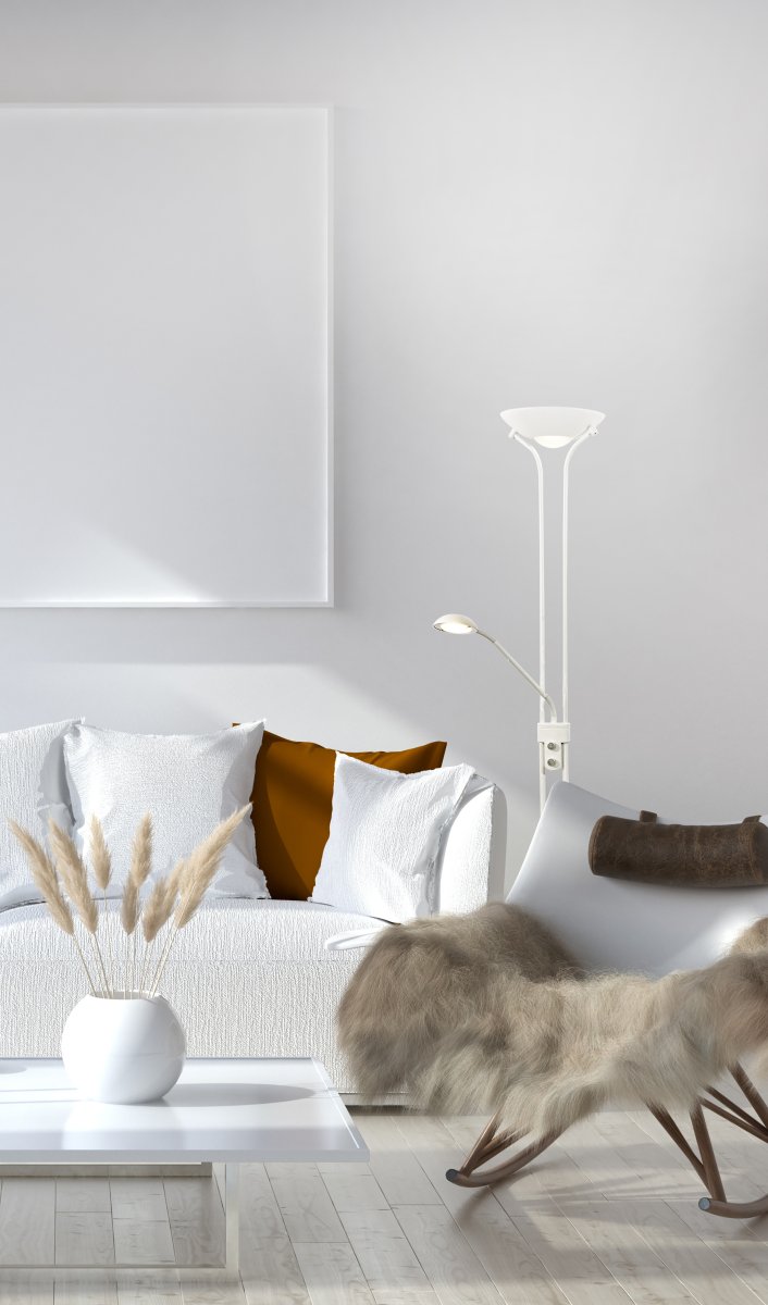 Nice Blanc lampadaire De Aneta Lighting - L'éclairage de 1600 lumens et le bras de lecture de 400 lumens sont tous deux réglables à l'aide de boutons séparés.