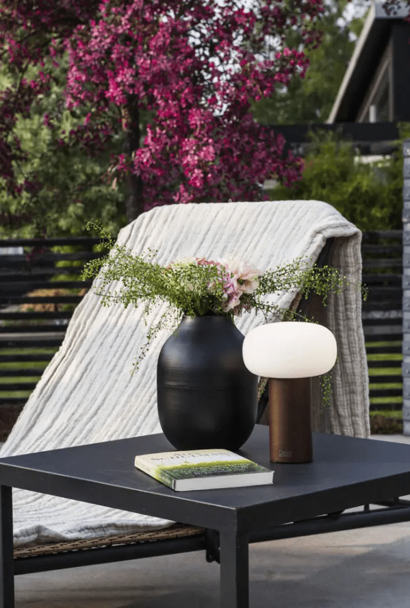 Antibes 20cm Rouiller portable De Konstsmide - La lampe dispose d'un variateur permettant de régler la luminosité et la température de couleur.