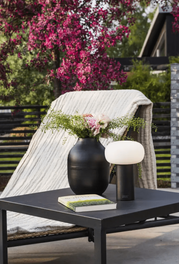 Antibes 20cm Noir portable De Konstsmide - La lampe dispose d'un variateur permettant de régler la luminosité et la température de couleur.