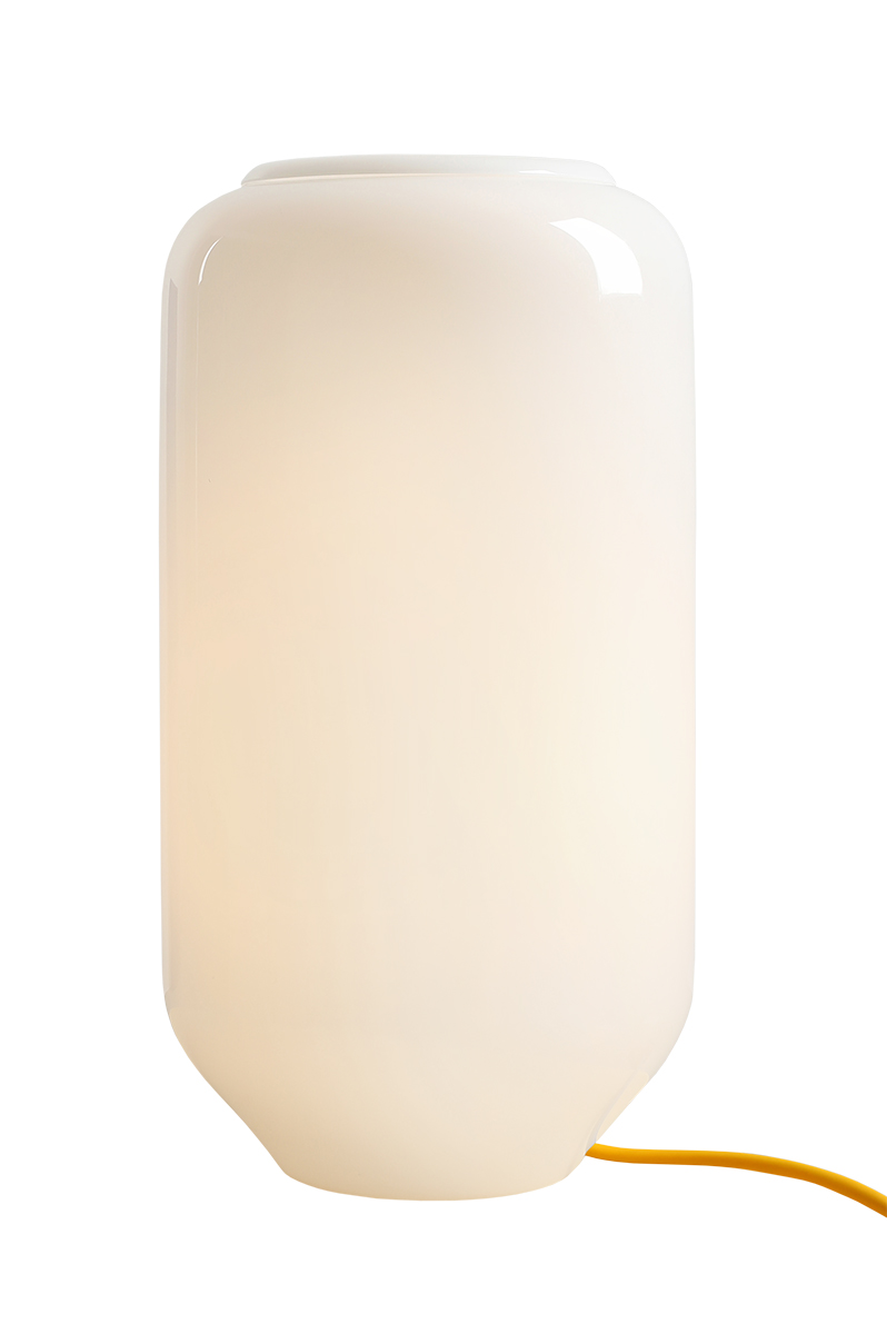 Flask 36cm Blanc/jaune lampe de table De Artera - Le câble jaune apporte une touche de couleur et confère à la lampe une allure à la fois harmonieuse et ludique.