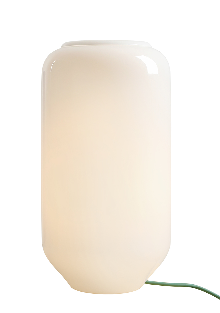 Flask 36cm Blanc/vert lampe de table De Artera - Le câble vert sauge apporte une belle touche de couleur et confère à la lampe une allure à la fois harmonieuse et ludique.