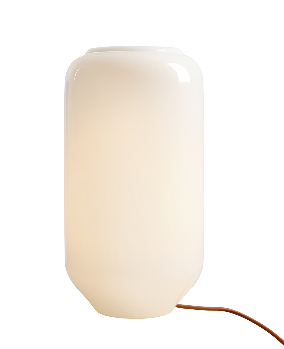 Flask 36cm Blanc/terre cuite lampe de table De Artera - Le câble couleur terre cuite apporte une belle touche de couleur et confère à la lampe une allure harmonieuse et ludique.