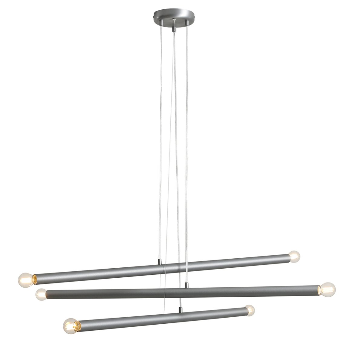 Tubo 6 100cm Acier suspension De Artera - Elle se compose de trois fins tubes m&eacute;talliques &agrave; la finition acier &eacute;l&eacute;gante, dispos&eacute;s &agrave; diff&eacute;rentes hauteurs et angles pour cr&eacute;er un effet dynamique et a&eacute;rien.