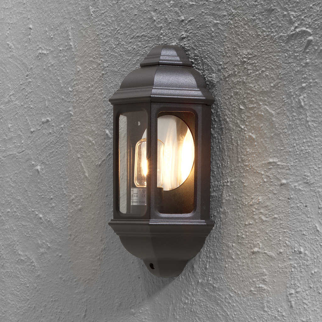 Cagliari Noir lampe d’extérieur De Konstsmide - La construction robuste de la lampe est conçue pour résister à toutes les conditions météorologiques, ce qui en fait un choix durable et fiable pour votre mur extérieur.