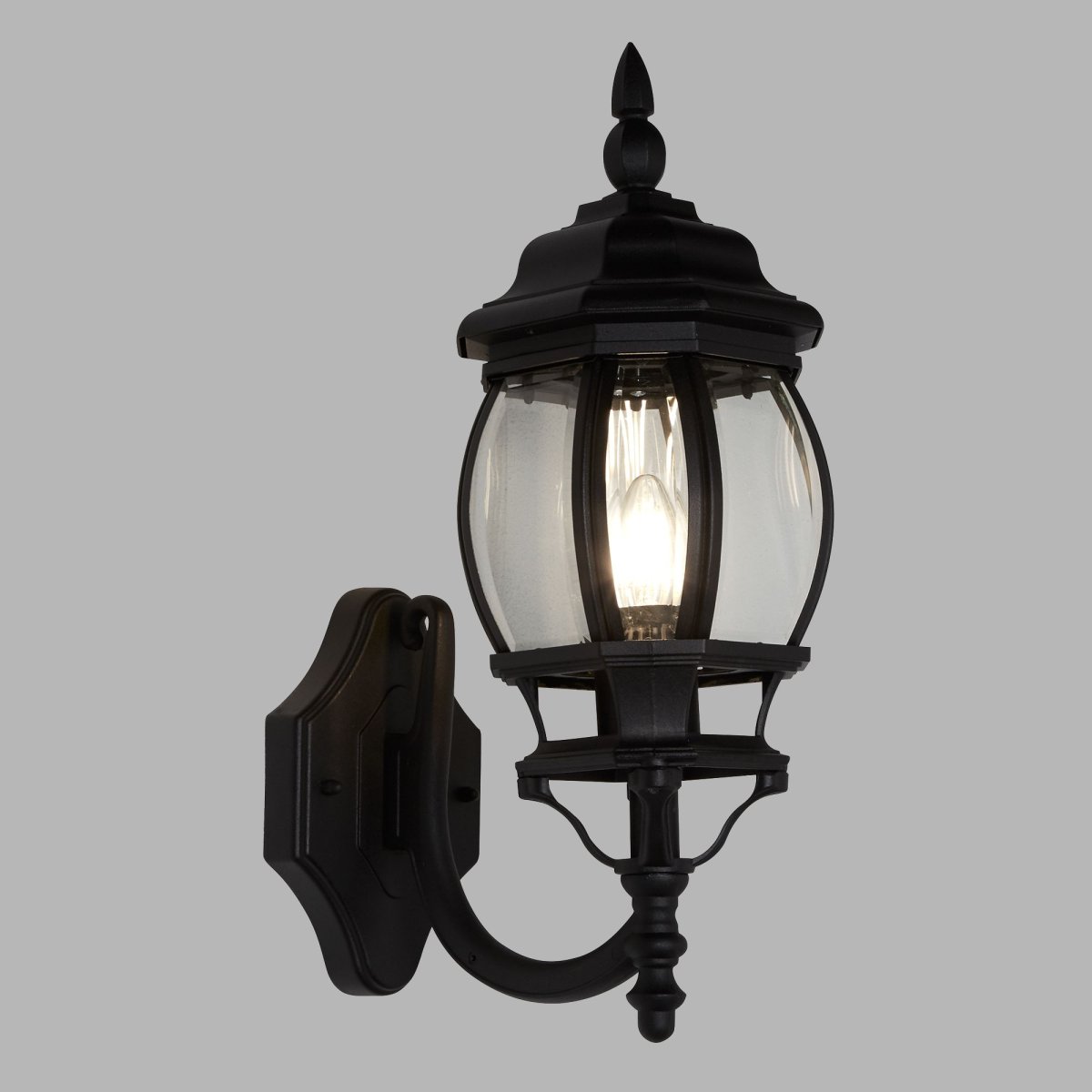 Bel Aire Noir lampe d’extérieur De Searchlight - Cette lampe d'extérieur classique en métal noir ajoute une touche intemporelle et élégante à votre maison.
