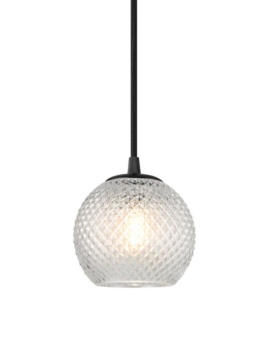 Nobb Ø12 Clair suspension De Halo Design - Le motif &agrave; carreaux d&eacute;coratif cr&eacute;e une lumi&egrave;re chaleureuse et invitante, parfaite pour la cuisine, le salon et la salle &agrave; manger.