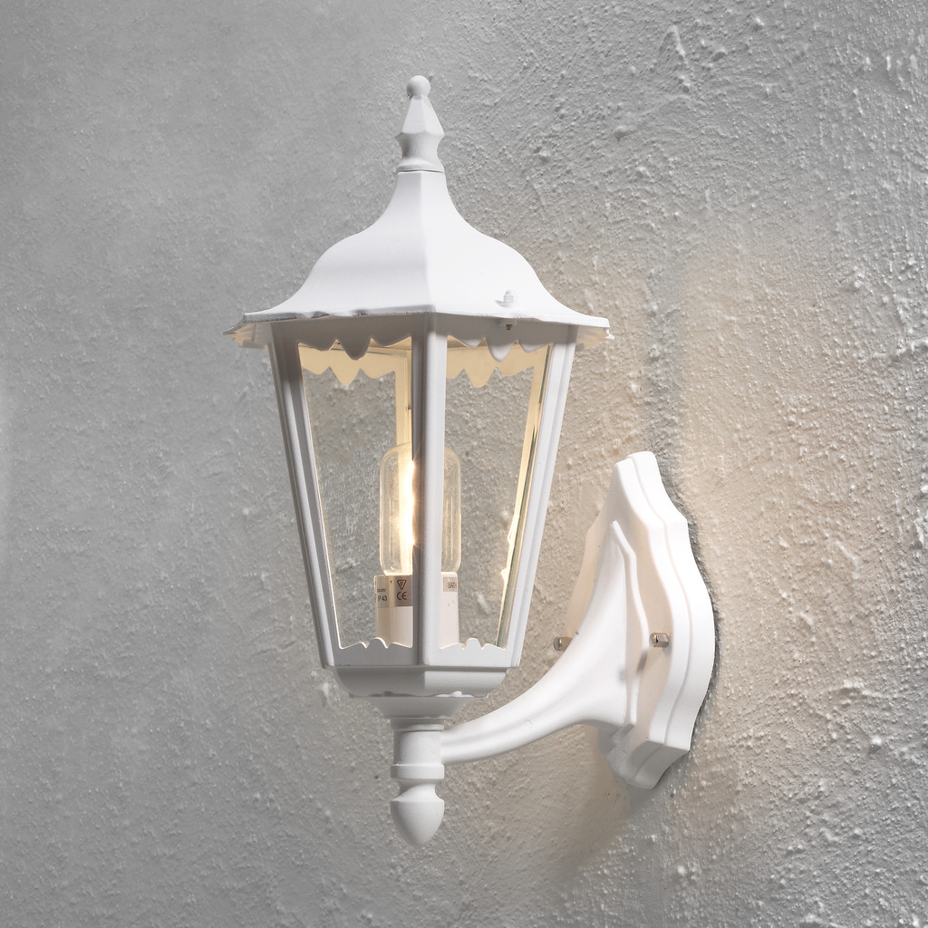 Firenze Blanc lampe d’extérieur De Konstsmide - Le design élégant et la lumière chaleureuse de la lampe créent une atmosphère accueillante, parfaite pour les entrées et les patios.