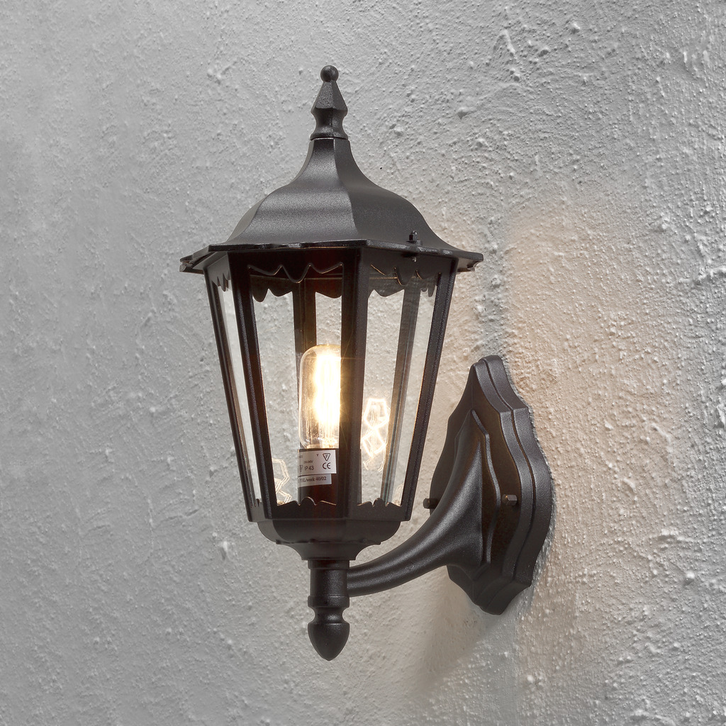 Firenze Noir lampe d’extérieur De Konstsmide - Le design élégant et la lumière chaleureuse de la lampe créent une atmosphère accueillante, parfaite pour les entrées et les patios.