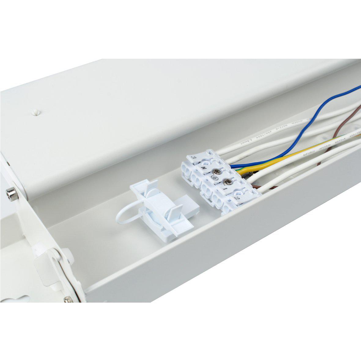 Henry Basic 4000K 135cm Blanc De Designlight - Avec un flux lumineux total de 10&nbsp;360 lumens, Henry Basic offre un &eacute;clairage suffisant pour remplacer la plupart des luminaires de 1&nbsp;200/1&nbsp;500 mm &eacute;quip&eacute;s de tubes fluorescents T8 ou T5.