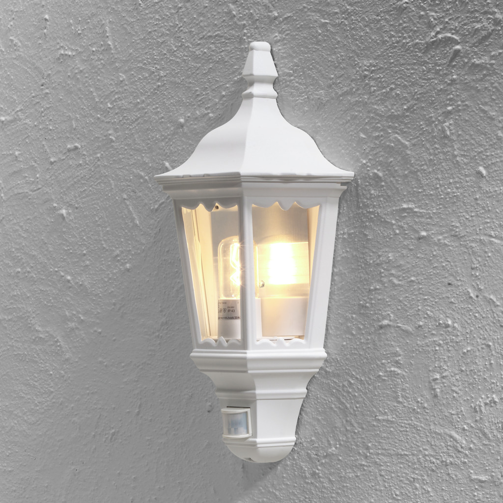 Firenze Blanc lampe d’extérieur De Konstsmide - Idéale pour les murs extérieurs et les entrées, la lampe transmet une impression intemporelle et offre une sécurité dans toutes les conditions météorologiques.