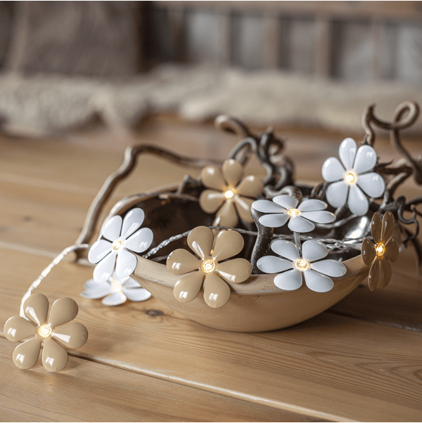 Guirlande Lumineuse Fiore Multicolore De Star Trading - La longueur totale de la boucle est de 180 cm, avec une distance de 10 cm entre les lumi&egrave;res.