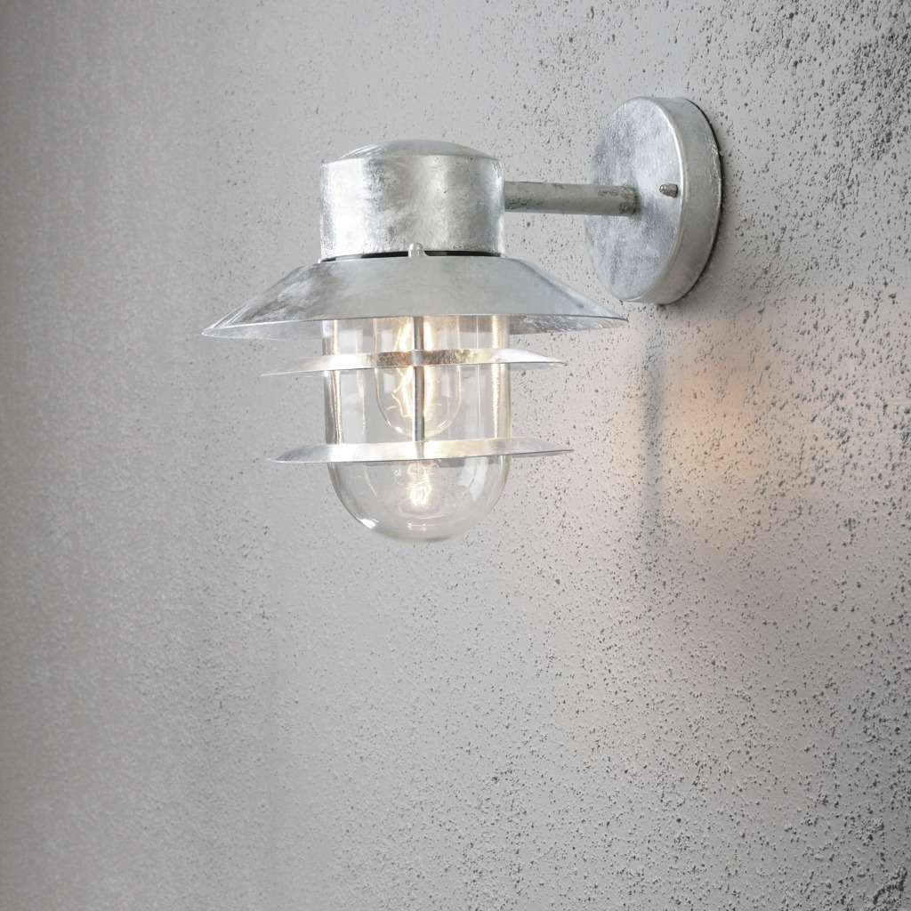 Modena Acier galvanisé lampe d’extérieur De Konstsmide - Avec son toit protecteur et son design &eacute;l&eacute;gant, il offre une lumi&egrave;re agr&eacute;able et dirig&eacute;e, id&eacute;ale pour cr&eacute;er une atmosph&egrave;re ext&eacute;rieure s&ucirc;re et accueillante.