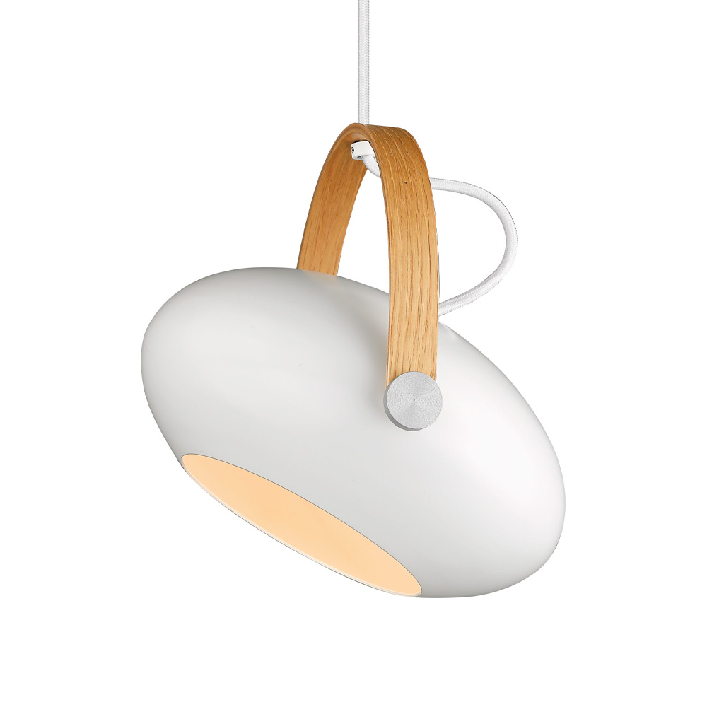 D.C Ø26 Blanc suspension De Halo Design - Le cadre en ch&ecirc;ne plaqu&eacute; remplit &eacute;galement une fonction importante en termes de rotation et d'angle de l'abat-jour pour diffuser la lumi&egrave;re l&agrave; o&ugrave; vous le souhaitez.