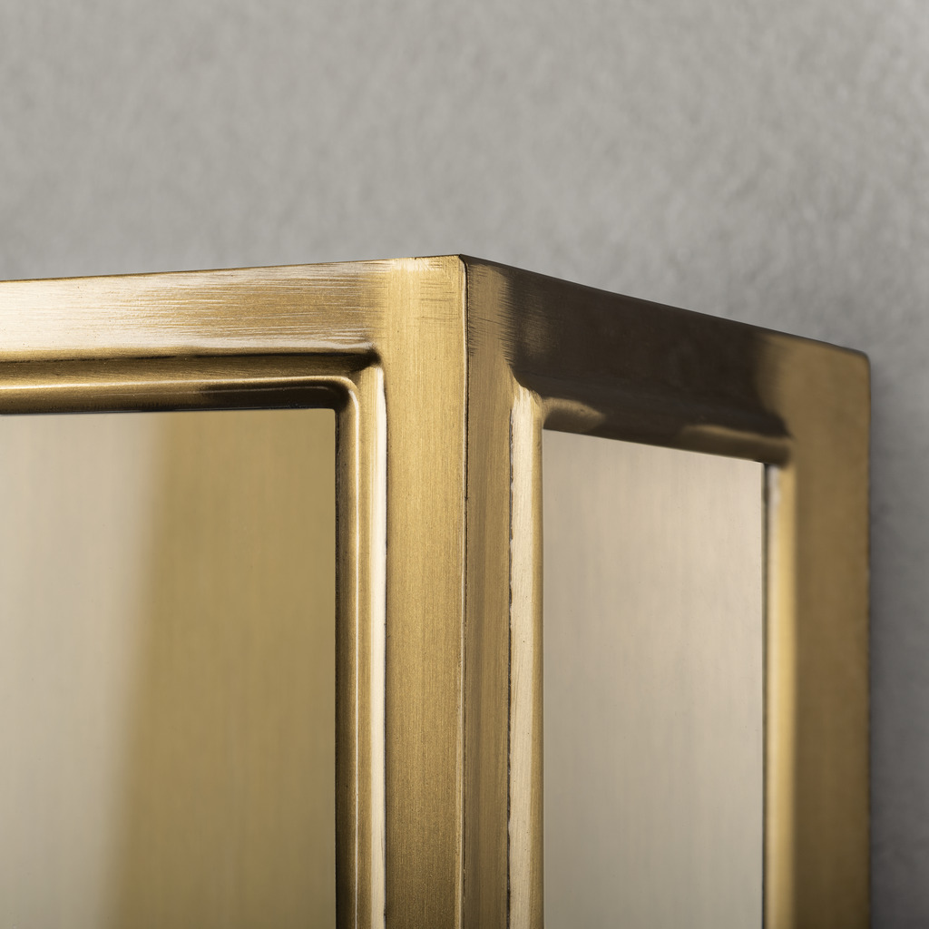 Carpi Laiton lampe d’extérieur De Konstsmide - Il est fait de matériaux durables, peut résister à des conditions météorologiques difficiles et constitue une solution d'éclairage à la fois esthétique et fonctionnelle pour votre maison.