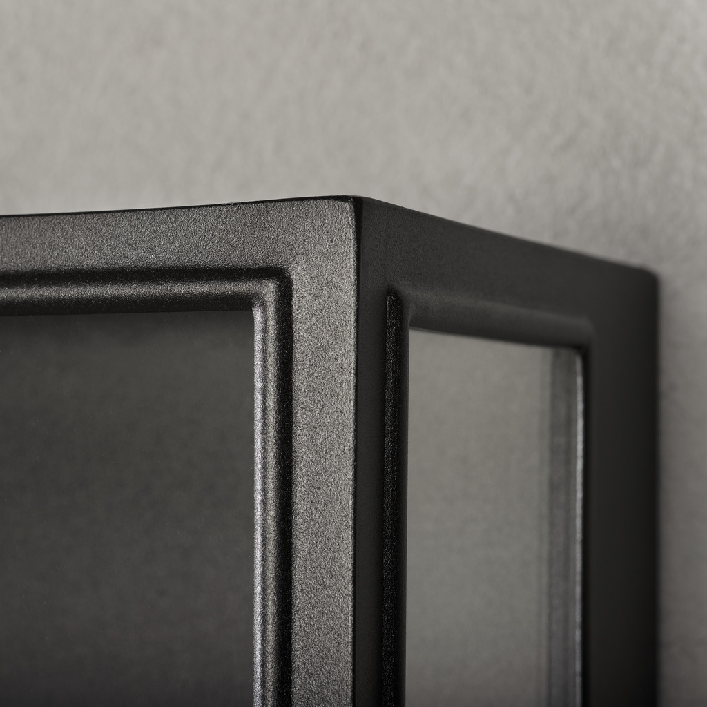 Carpi Noir lampe d’extérieur De Konstsmide - Il est fait de mat&eacute;riaux durables, peut r&eacute;sister &agrave; des conditions m&eacute;t&eacute;orologiques difficiles et constitue une solution d'&eacute;clairage &agrave; la fois esth&eacute;tique et fonctionnelle pour votre maison.