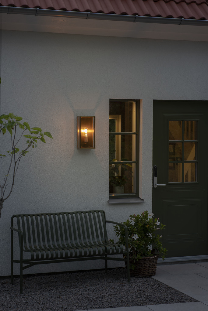 Carpi Laiton lampe d’extérieur De Konstsmide - Il est fait de matériaux durables, peut résister à des conditions météorologiques difficiles et constitue une solution d'éclairage à la fois esthétique et fonctionnelle pour votre maison.