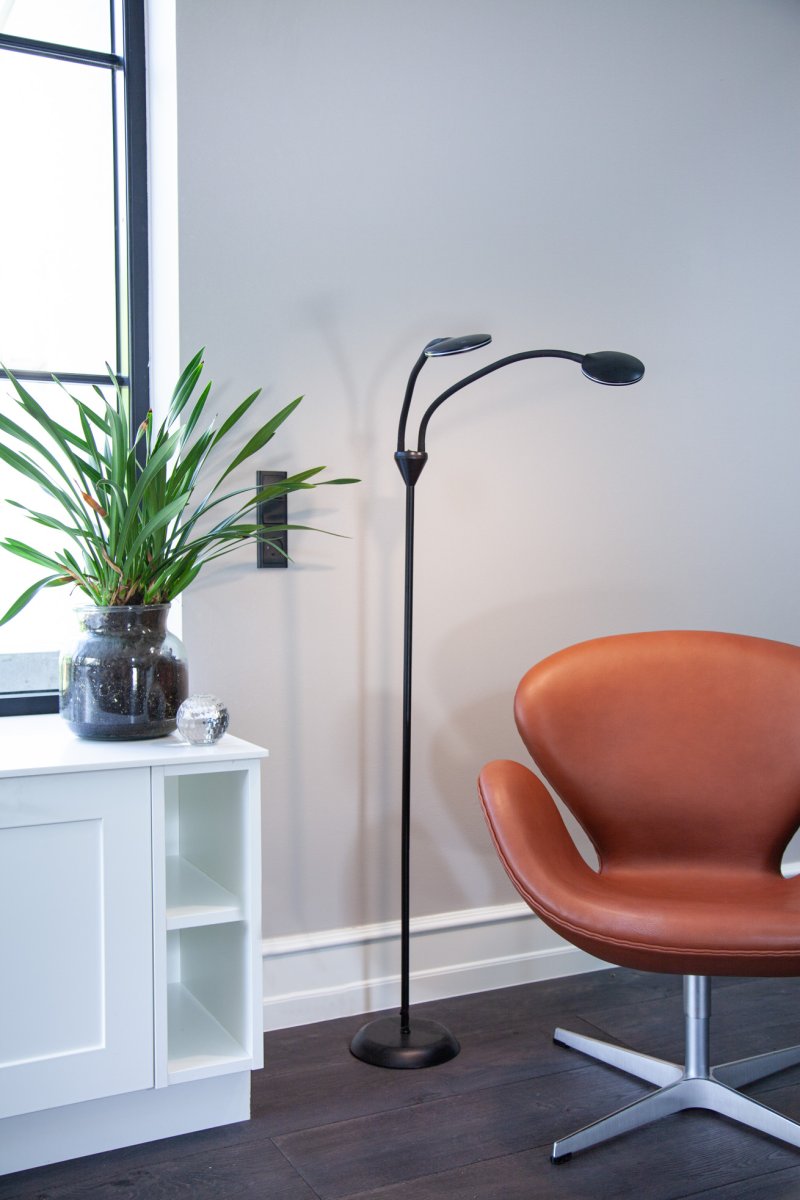 Fix 2 Noir lampadaire De Halo Design - Il est recommandé de le placer dans un coin de la pièce ou sur le bureau.