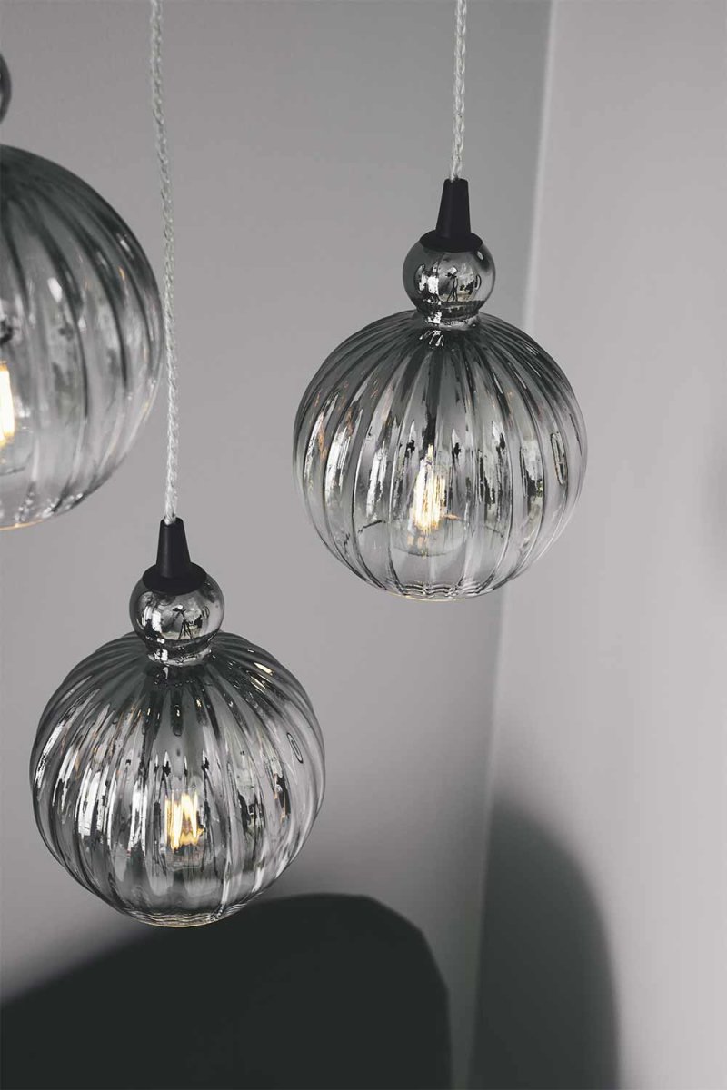 Ball Ball Ø15 Couleur fumée suspension De Halo Design - Ball Ball est une élégante suspension en verre fumé.