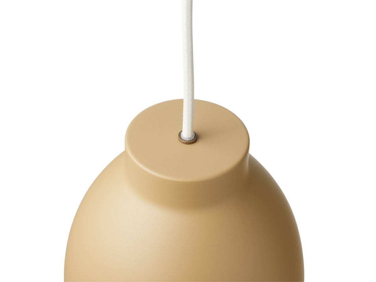 Object Ø16 Latté suspension De Halo Design - Avec sa surface douce et latte et son design intemporel, Object s'intègre parfaitement dans les cuisines, les salons et les chambres.