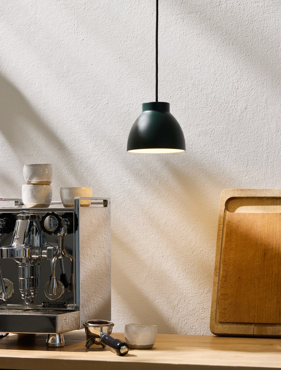 Object Ø16 Vert suspension De Halo Design - Object est un choix polyvalent et &eacute;l&eacute;gant pour ceux qui recherchent une combinaison de fonctionnalit&eacute; et d'esth&eacute;tique dans leur d&eacute;coration int&eacute;rieure.