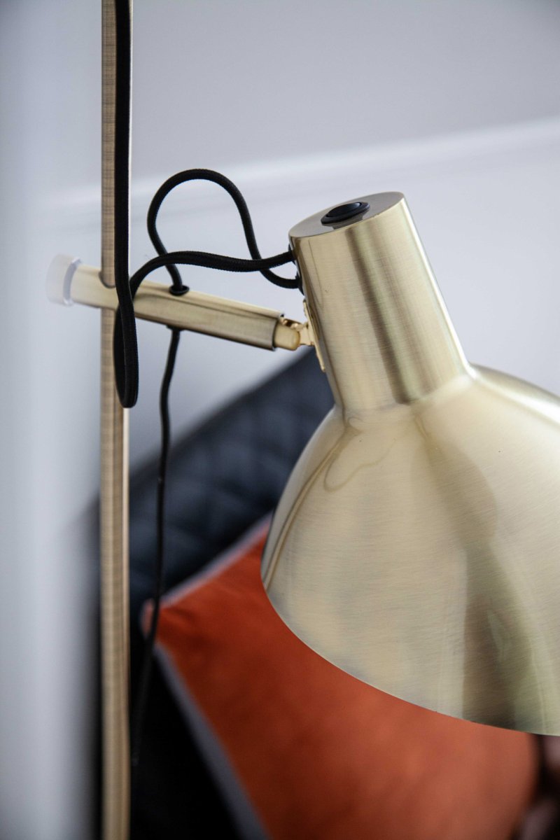 Metropole 2 Laiton antique lampadaire De Halo Design - Livr&eacute; avec c&acirc;ble textile noir de 2 m de long et fiche.