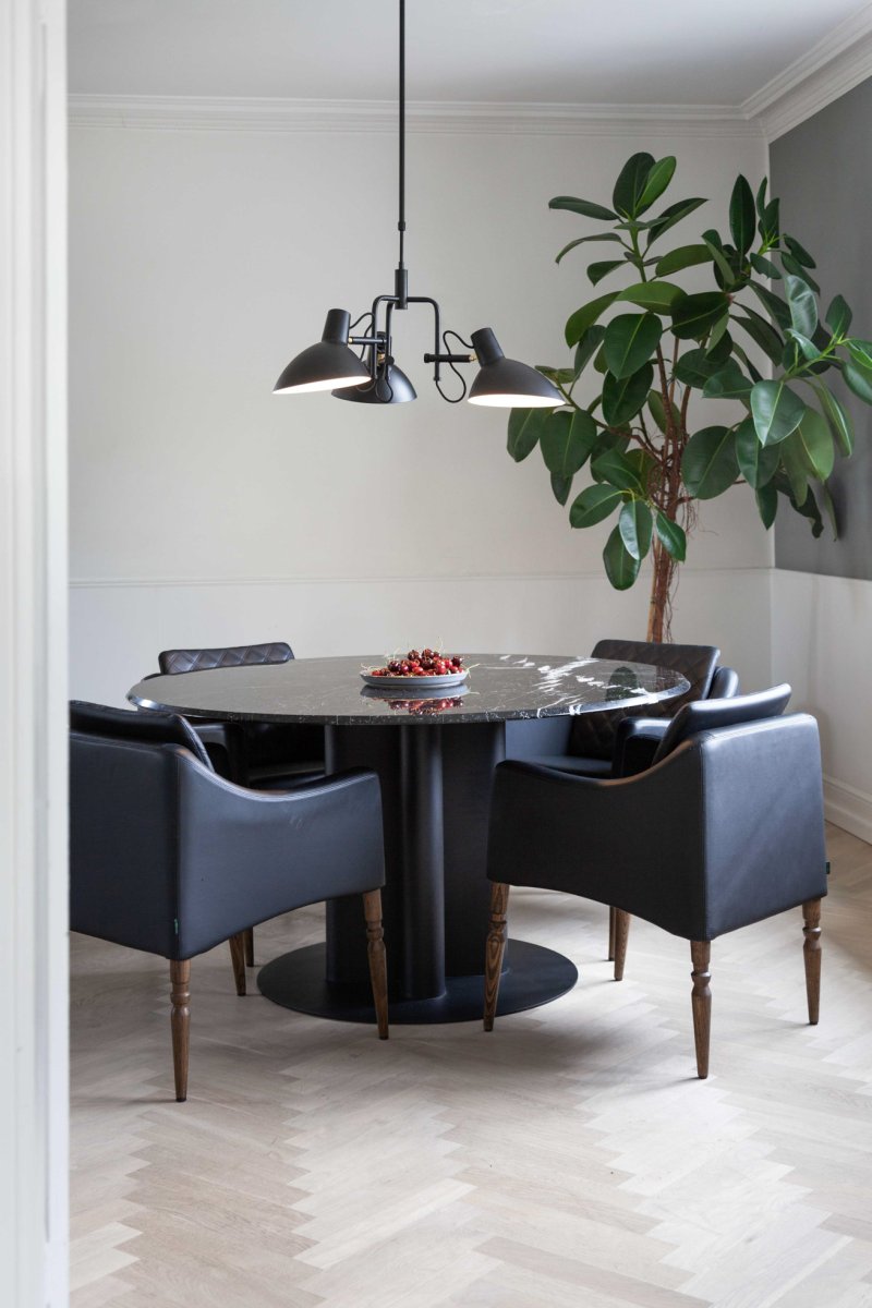 Metropole Ø73 Noir suspension De Halo Design - Gr&acirc;ce &agrave; leur conception polyvalente, ils s'int&egrave;grent dans n'importe quelle maison et dans n'importe quel style.