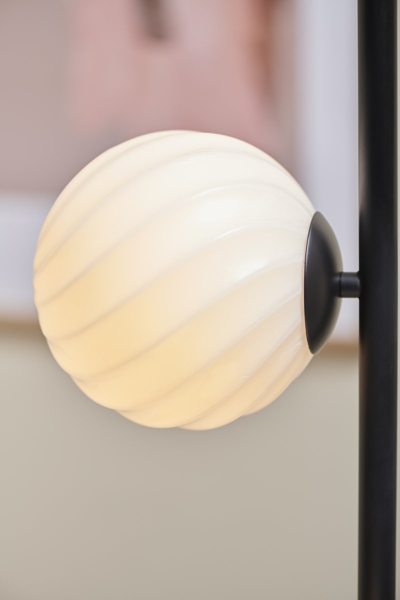Twist Noir lampadaire De Halo Design - Faites de Twist le sujet de conversation de votre maison &ndash; une combinaison &eacute;l&eacute;gante de design et de fonctionnalit&eacute; !