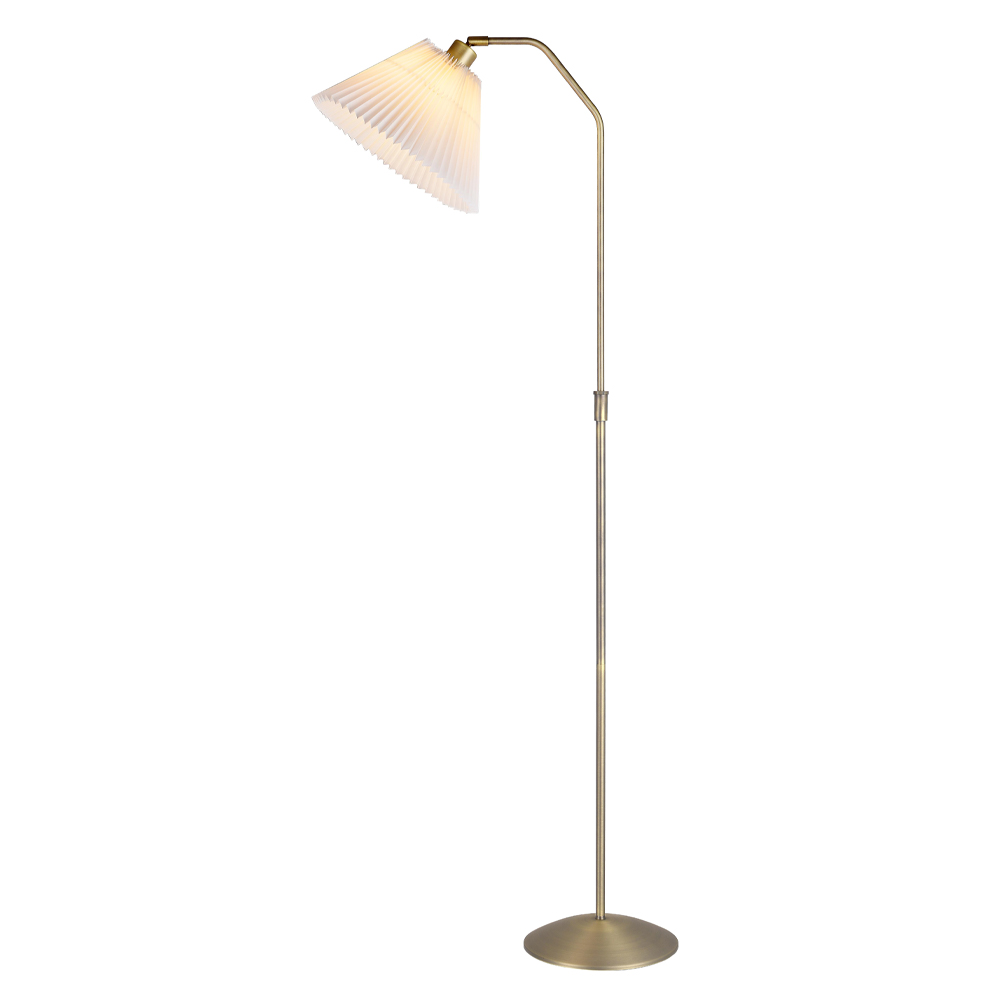  Berlin Laiton antique lampadaire De Halo Design - La base de la lampe avec une finition en laiton antique, combinée à l'abat-jour plissé, ajoute une élégance supplémentaire à votre maison.