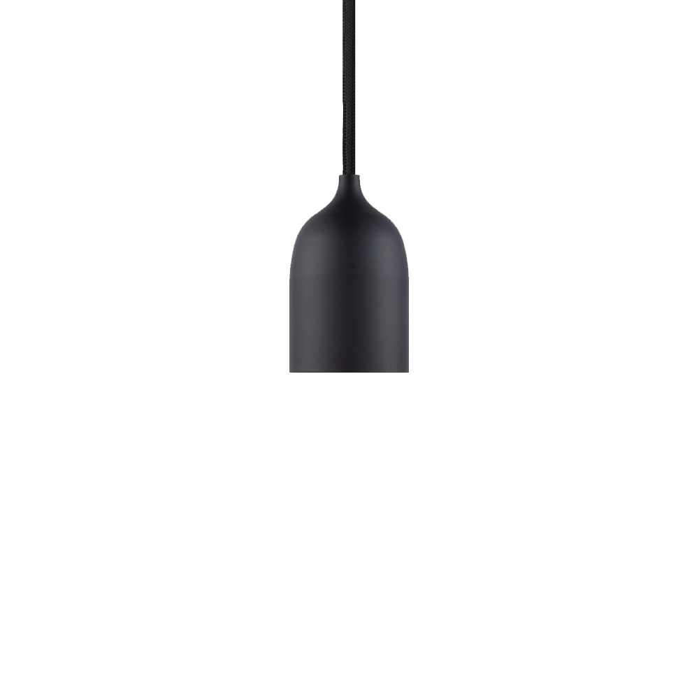 Classic Ø5 Noir suspension De Halo Design - Nous vous conseillons d'en placer plusieurs en groupe au dessus de la table à manger ou en suspension dans la chambre au dessus des tables de chevet, ou pourquoi pas dans un coin du salon où un petit éclairage cosy supplémentaire est nécessaire.