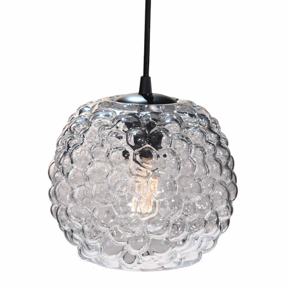 Grape Ø20 Transparent suspension De Halo Design - Les lampes refl&egrave;tent la lumi&egrave;re &agrave; travers du verre d&eacute;poli, transparent ou fum&eacute;, cr&eacute;ant un magnifique jeu de lumi&egrave;re dans la pi&egrave;ce.